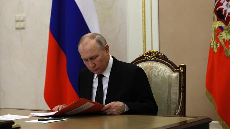 Президент России обсудил с членами Совета Безопасности ситуацию в зоне СВО