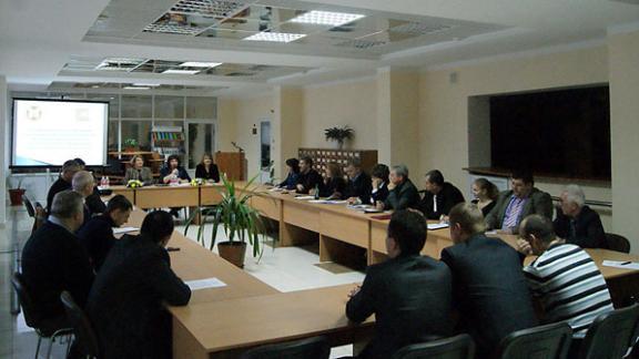 В Ставропольском институте кооперации накануне 20-летия Конституции РФ провели круглый стол