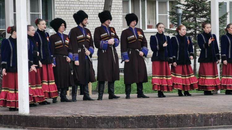 Ансамбль песни терских казаков выступил в Ставрополе ко Дню Победы