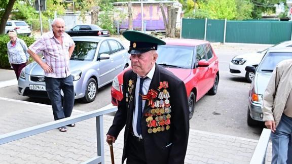 В Будённовске на Ставрополье проголосовал 96-летний ветеран войны
