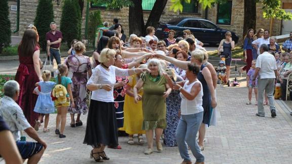 14 бабушек станцуют рок-н-ролл в Ессентуках в День города