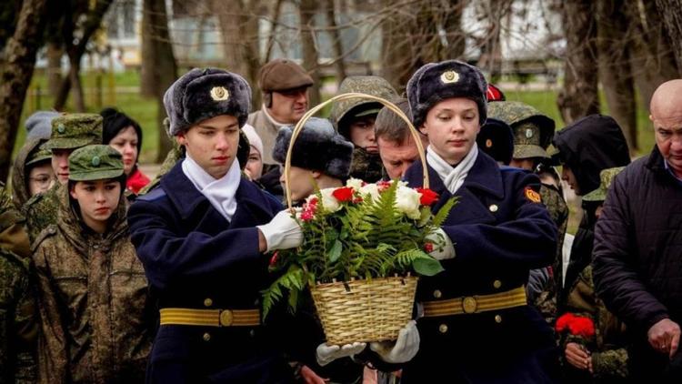 В Невинномысске почтили память Неизвестного солдата