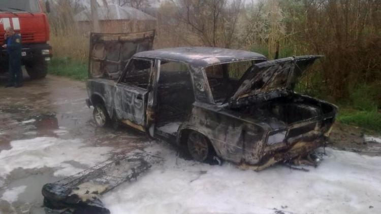 В Петровском округе от короткого замыкания сгорела машина