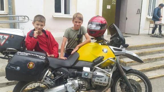 Раритетные мотоциклы показали детям в Ессентуках