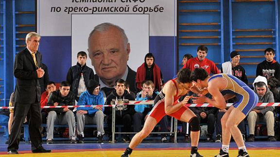 Первый чемпионат СКФО по греко-римской борьбе завершился в Ставрополе