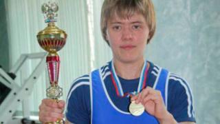 Евгения Цахилова стала лучшей на чемпионате России по пауэрлифтингу среди слабовидящих спортсменов