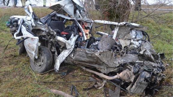 Два человека погибли при столкновении КамАЗа с ВАЗ-2114 на Ставрополье