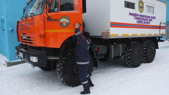 Спасатели дежурят на заснеженных трассах Ставрополья, помогая водителям