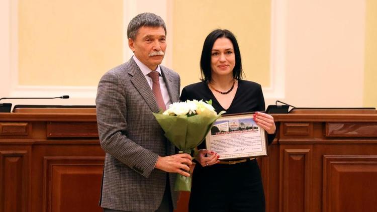 В Ставропольской краевой Думе наградили лучших работников связи