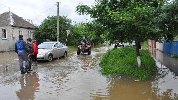 Более 300 домов подтоплены паводком в семи районах Ставрополья