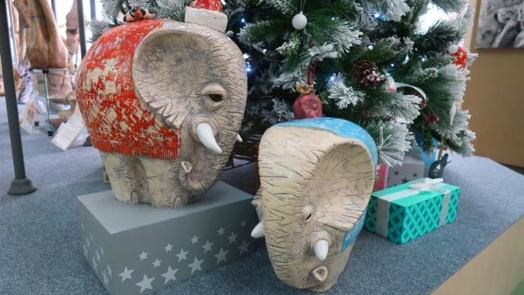 Ставропольскую ёлку украсили фигурки слонов – культурного бренда края