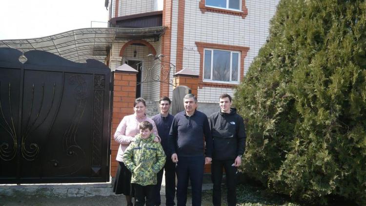 В Невинномысске семья с 12 детьми получила новое жильё