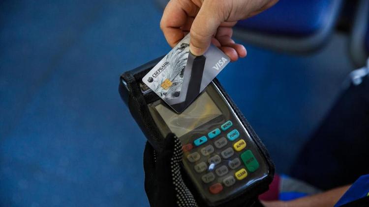 Жители Ставрополья за полгода оплатили банковскими картами покупки почти на 100 млрд рублей