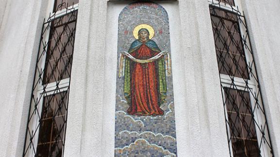 В Невинномысске освятили мозаичную икону Божией Матери и крест-камень – хачкар