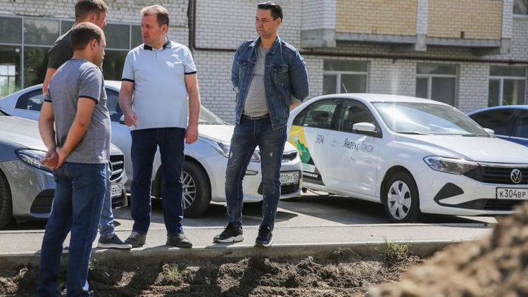 В Ставрополе внутриквартальную территорию на проспекте Кулакова обновят к концу лета