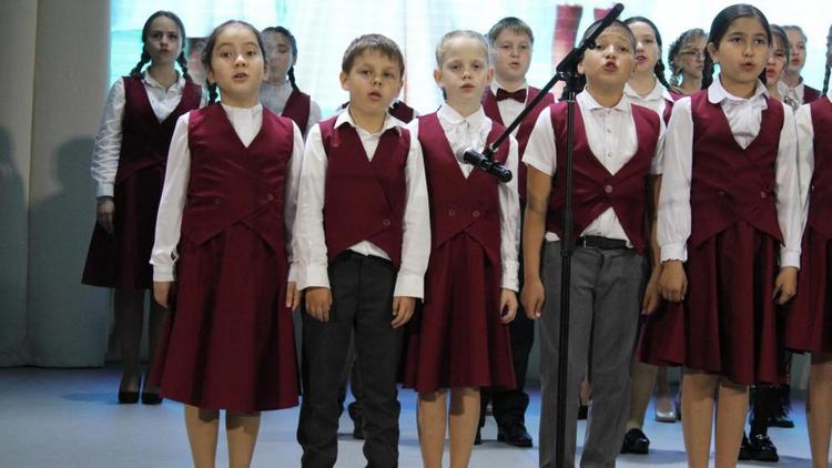 Праздничным концертом отметила 50-летие Детская школа искусств в Туркменском округе