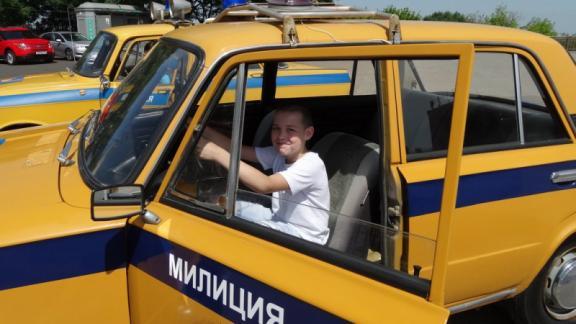 Выставка служебных и раритетных автомобилей открылась в рамках Студвесны в Ставрополе