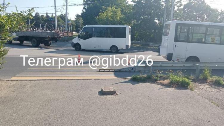 Водитель маршрутки сбил двух женщин на пешеходном переходе в Ставрополе