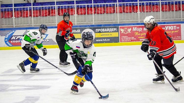 Будённовские хоккеистки удачно дебютировали на всероссийском уровне в Сибири