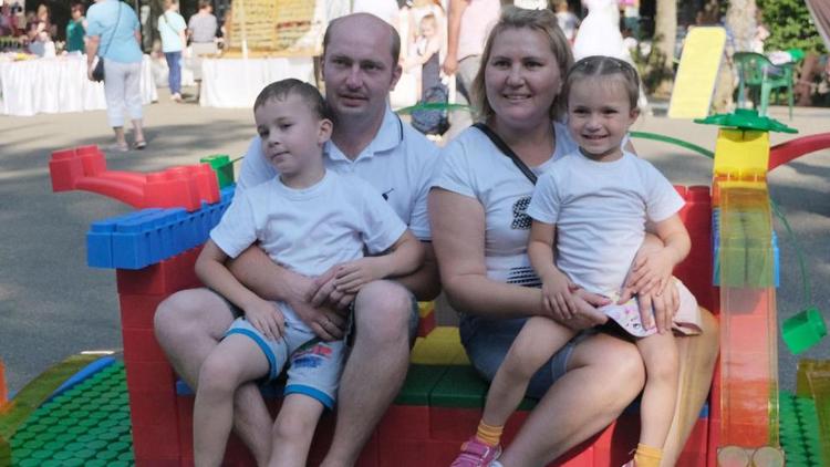 В Георгиевском округе Ставрополья 8 июля поздравят юбиляров семейной жизни