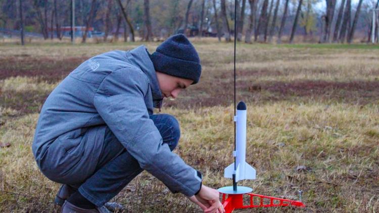 В Невинномысске обучают юных ракетостроителей и биологов-исследователей