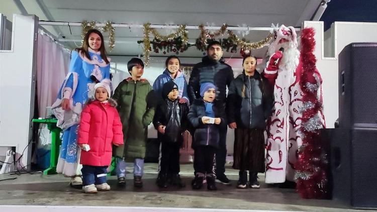 Новогоднюю сказку под открытым небом организовали для детей Предгорного округа