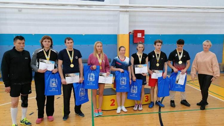 Победителей открытого турнира по бадминтону наградили в Ставропольском крае