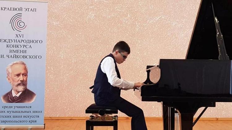 Юный музыкант из Невинномысска успешно представляет город на престижных творческих конкурсах