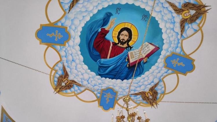 На Ставрополье осуждённый расписывает своды храма