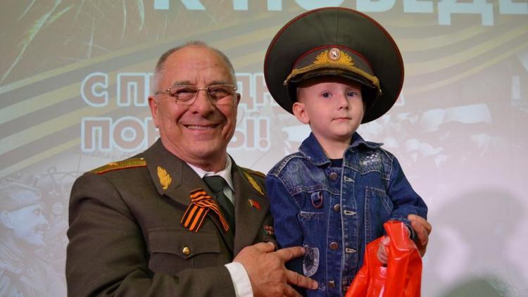 Итоги конкурса рисунка «С песней к Победе» подвели в краевом театре кукол на Ставрополье