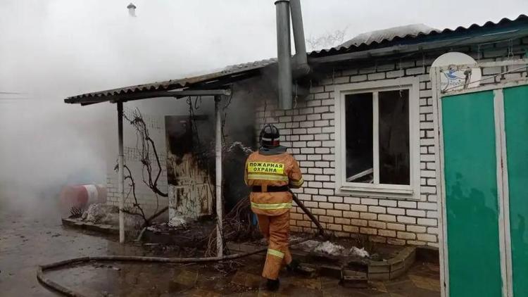 В селе Малые Ягуры потушили пожар в котельной жилого дома