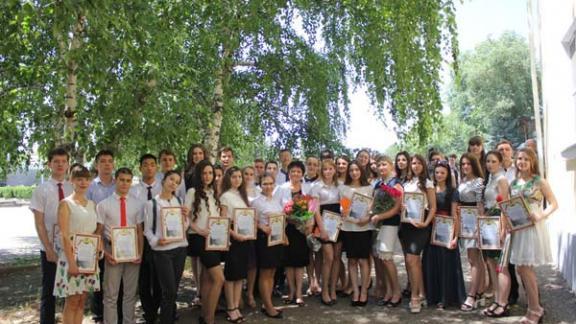 Выпускников-медалистов поздравили в Александровском районе