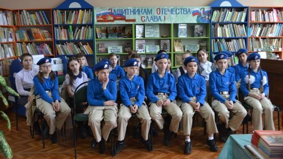 Для юнармейцев села Кочубеевского библиотекари подготовили обзор военной литературы