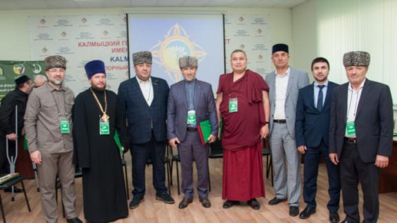В Элисте состоялся форум межконфессионального клуба «Дружный Кавказ»