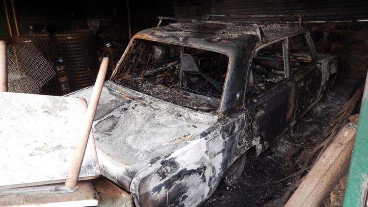 Женщина в Петровском районе подожгла авто недруга