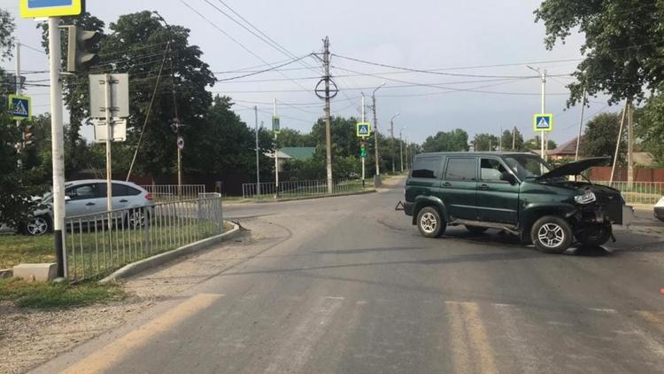 В Изобильном на Ставрополье столкнулись два автомобиля