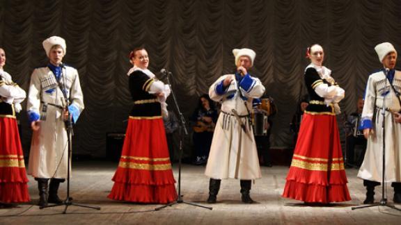 Ансамбль песни и танца «Ставрополье» дал концерт для пограничников в Черкесске