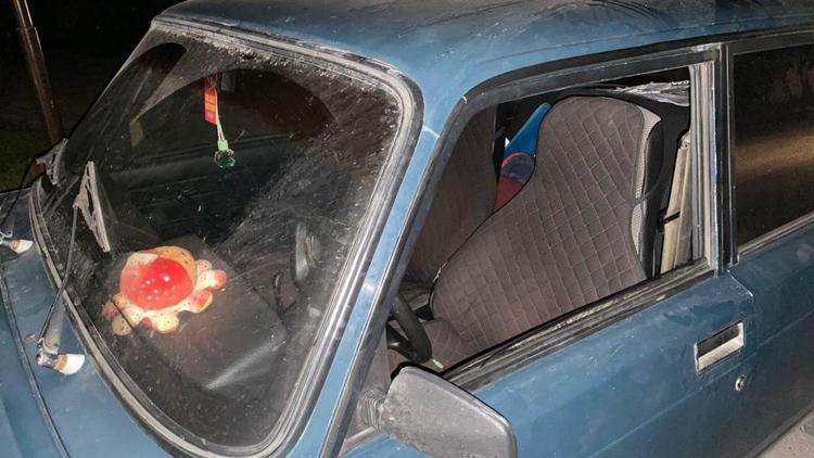 Ставрополец получил травму головы при падении с багажника движущегося авто