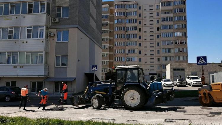 В Ставрополе приступили к ямочному ремонту второстепенных дорог