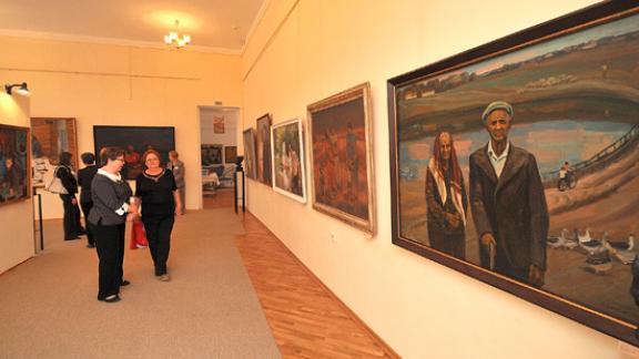 Выставка произведений живописи, графики, скульптуры о семье и детях открылась в ставропольском изомузее