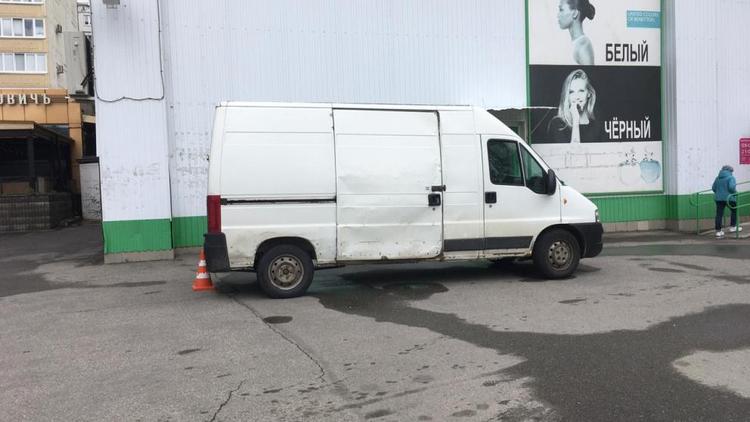 В Ставрополе водитель микроавтобуса сбил пенсионерку возле магазина