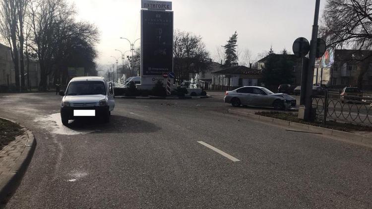 Водитель-пенсионер пострадал в аварии в Пятигорске