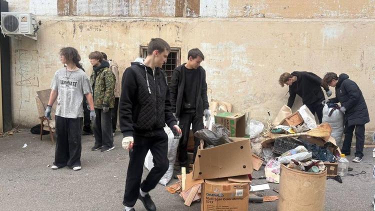 В Кисловодске очистили от мусора старое бомбоубежище