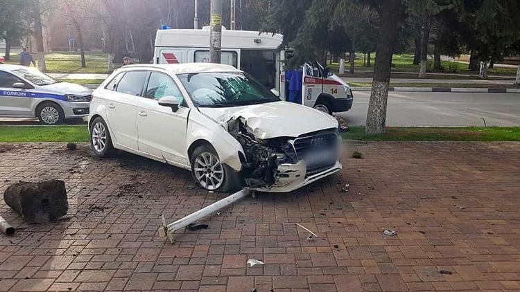 В Кисловодске водитель из-за сердечного приступа съехал с дороги и погиб