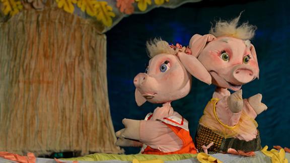 Ставропольский театр кукол открыл сезон спектаклем «Три поросенка»