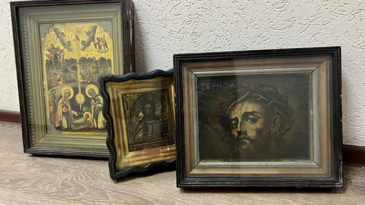 Мужчина закопал украденные иконы за 200 тысяч рублей на кладбище в Ставрополе