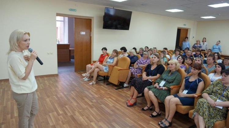 Ольга Тимофеева и воспитатели из ЛНР обсудили задачи дошкольной работы с детьми