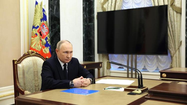 Владимир Путин провёл рабочую встречу с министром транспорта РФ Виталием Савельевым