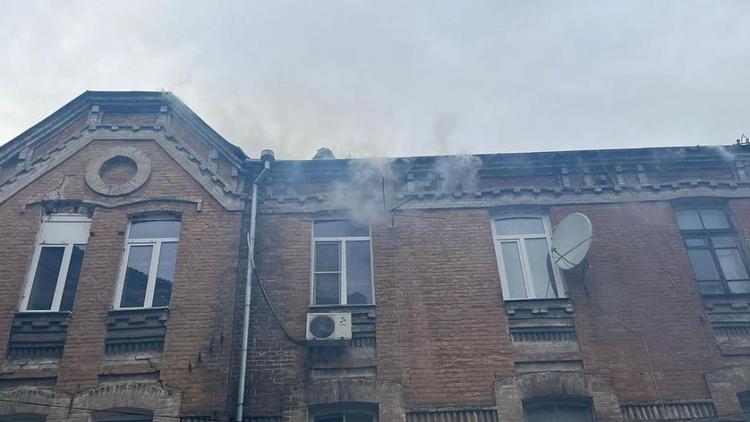 Ликвидация последствий пожара в жилом доме продолжается в Пятигорске
