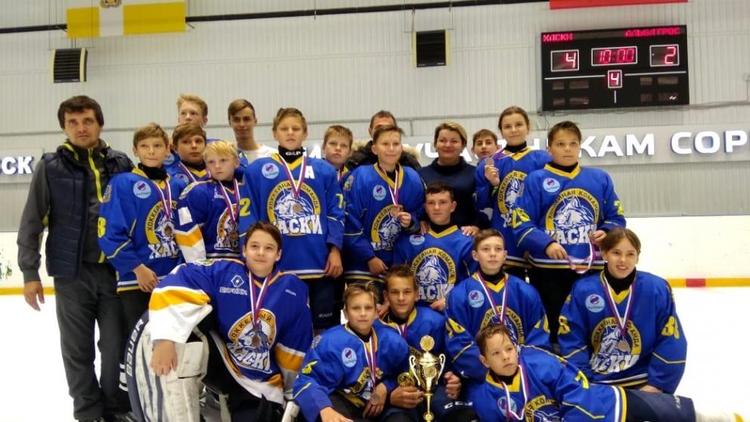 100 юных спортсменов собрал открытый хоккейный турнир в Невинномысске
